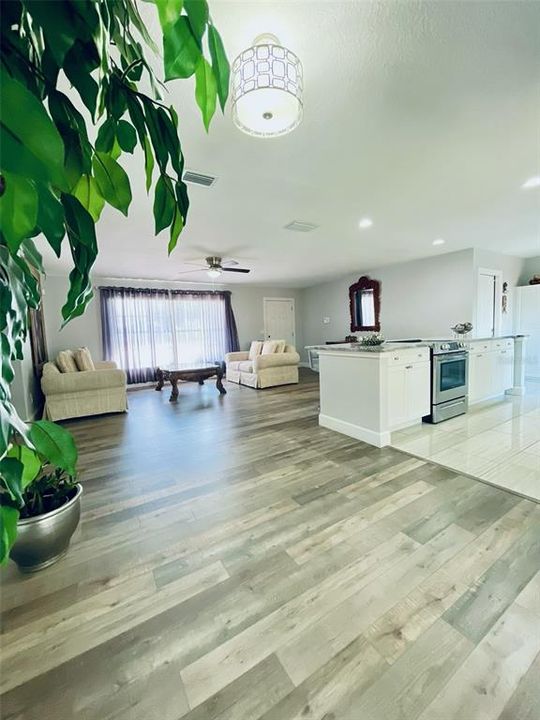 For Sale: $315,000 (2 beds, 2 baths, 1224 Square Feet)