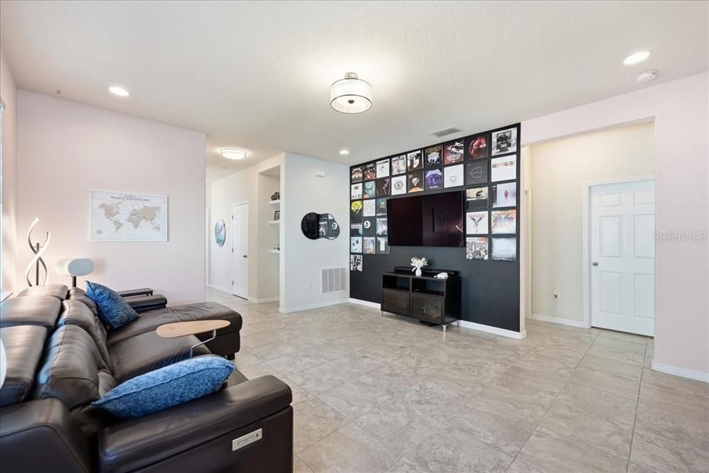 For Sale: $419,990 (3 beds, 2 baths, 1706 Square Feet)