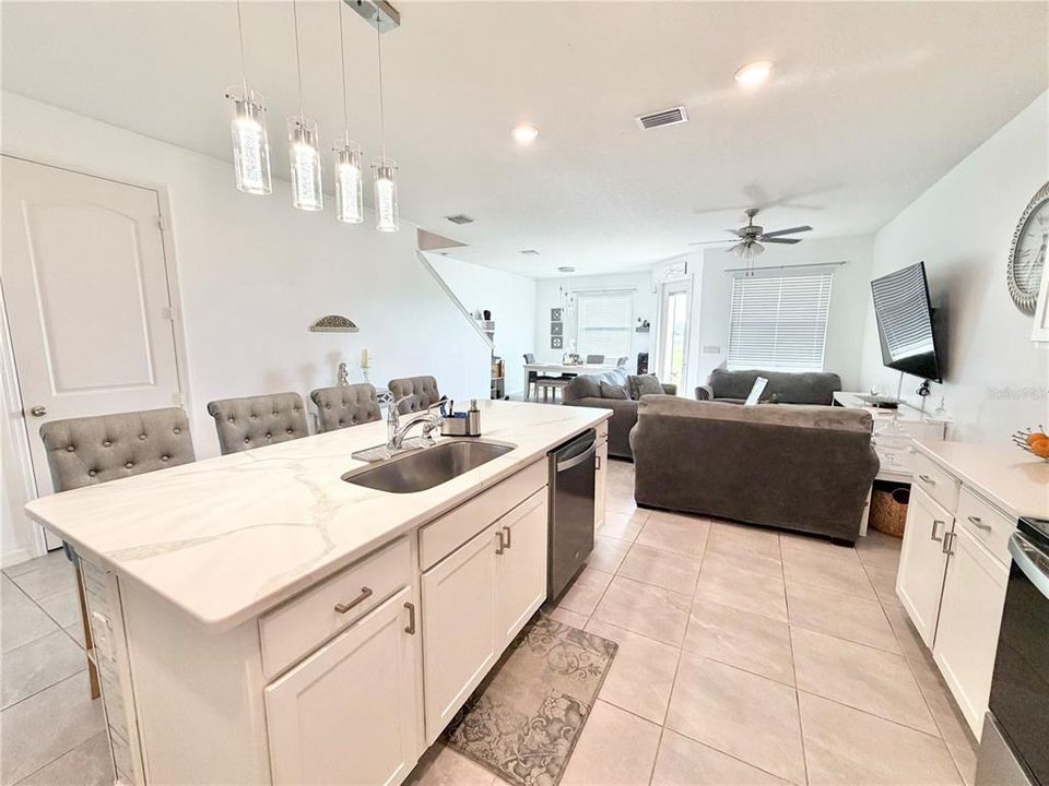 For Sale: $325,000 (3 beds, 2 baths, 1856 Square Feet)