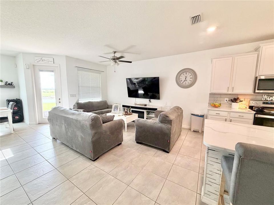 For Sale: $325,000 (3 beds, 2 baths, 1856 Square Feet)