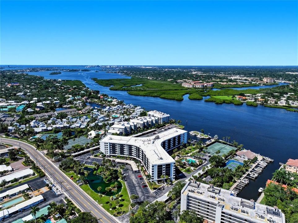 На продажу: $625,000 (2 спален, 2 ванн, 1180 Квадратных фут)