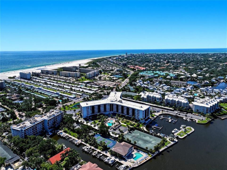 На продажу: $625,000 (2 спален, 2 ванн, 1180 Квадратных фут)