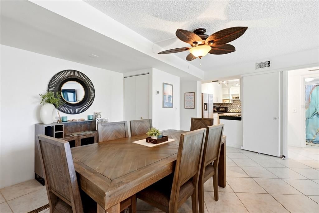 На продажу: $625,000 (2 спален, 2 ванн, 1180 Квадратных фут)