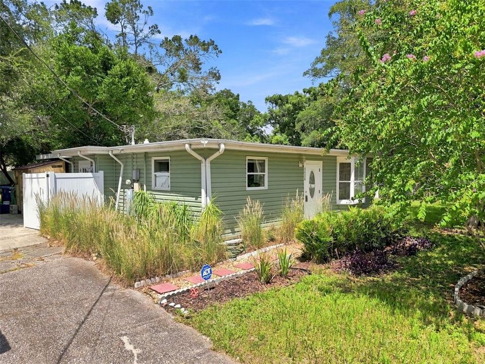 For Sale: $309,900 (2 beds, 2 baths, 1259 Square Feet)