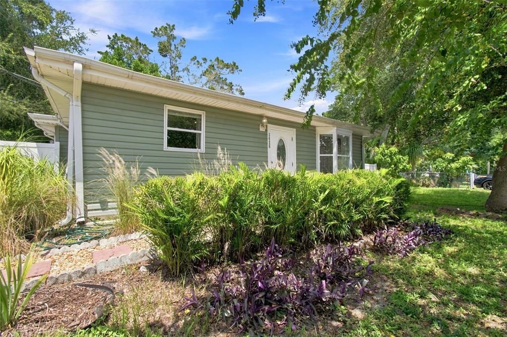 For Sale: $309,900 (2 beds, 2 baths, 1259 Square Feet)