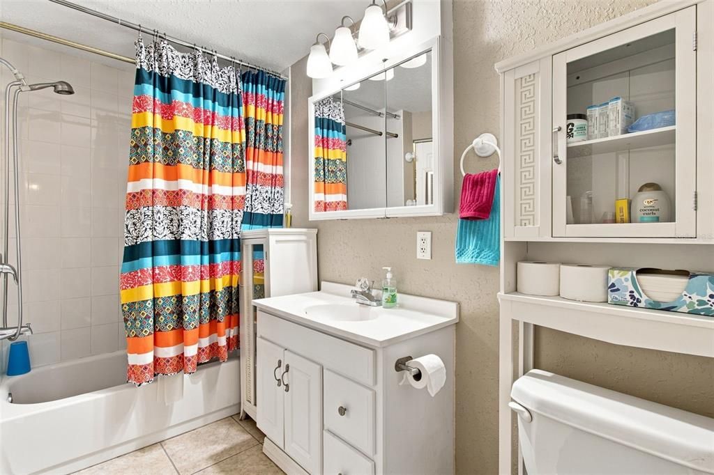 For Sale: $309,900 (2 beds, 2 baths, 1259 Square Feet)