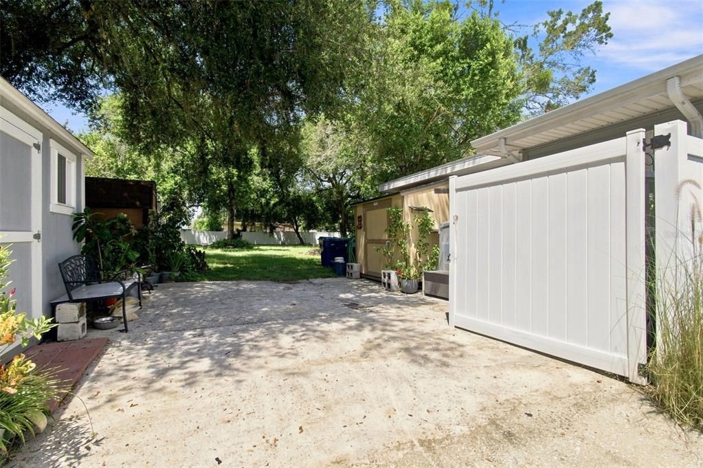 For Sale: $309,900 (2 beds, 2 baths, 1259 Square Feet)