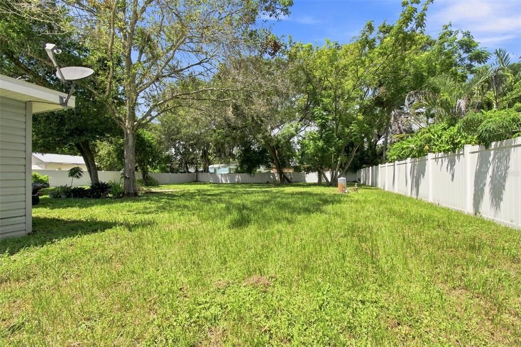 For Sale: $309,900 (2 beds, 2 baths, 1259 Square Feet)