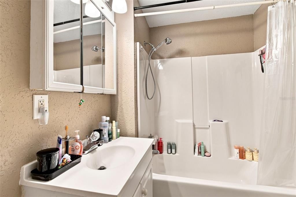 For Sale: $309,900 (2 beds, 2 baths, 1259 Square Feet)