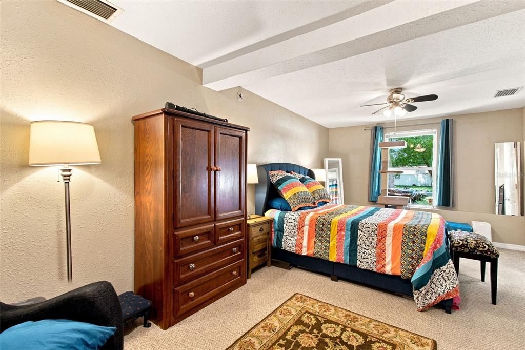 For Sale: $309,900 (2 beds, 2 baths, 1259 Square Feet)