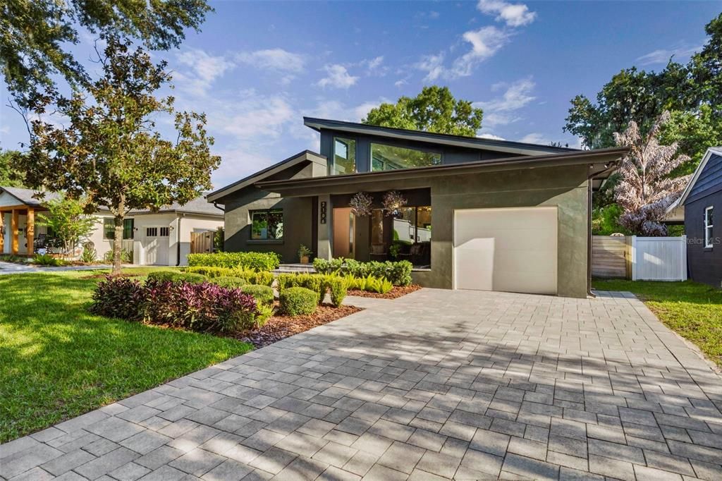 For Sale: $1,095,000 (4 beds, 3 baths, 2287 Square Feet)