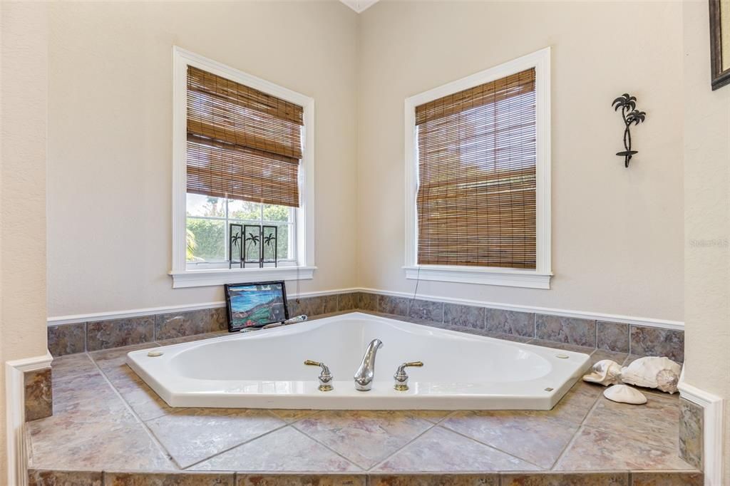 Active With Contract: $863,949 (5 beds, 3 baths, 3459 Square Feet)