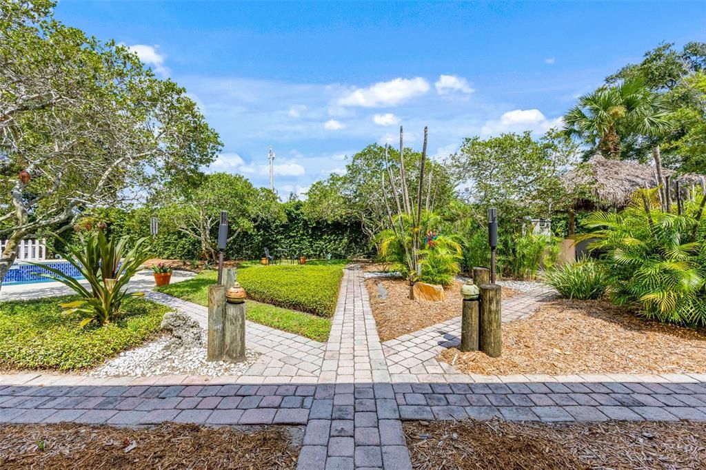 Active With Contract: $863,949 (5 beds, 3 baths, 3459 Square Feet)