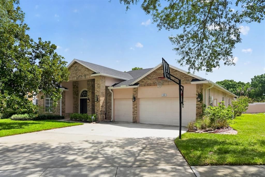 For Sale: $540,000 (4 beds, 3 baths, 2833 Square Feet)