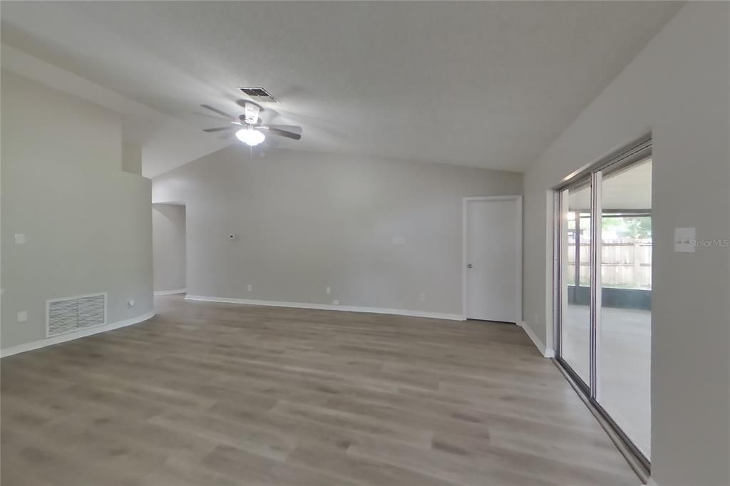 For Rent: $2,149 (3 beds, 2 baths, 1248 Square Feet)