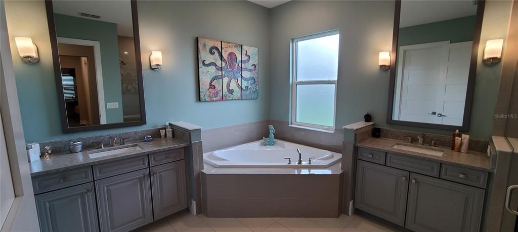 For Rent: $5,250 (4 beds, 3 baths, 2581 Square Feet)
