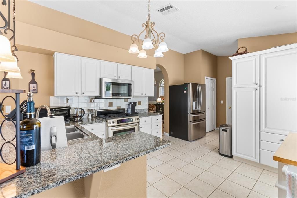 Active With Contract: $430,000 (3 beds, 2 baths, 1772 Square Feet)