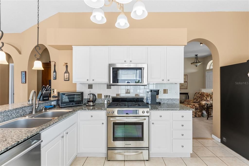 Active With Contract: $430,000 (3 beds, 2 baths, 1772 Square Feet)