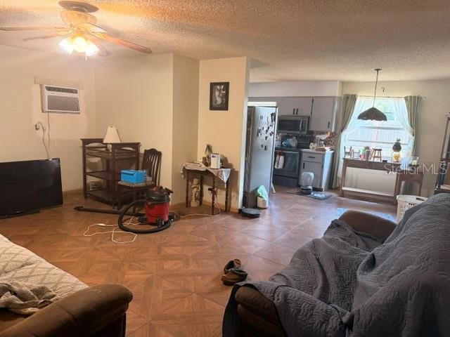 For Sale: $185,000 (2 beds, 1 baths, 1000 Square Feet)