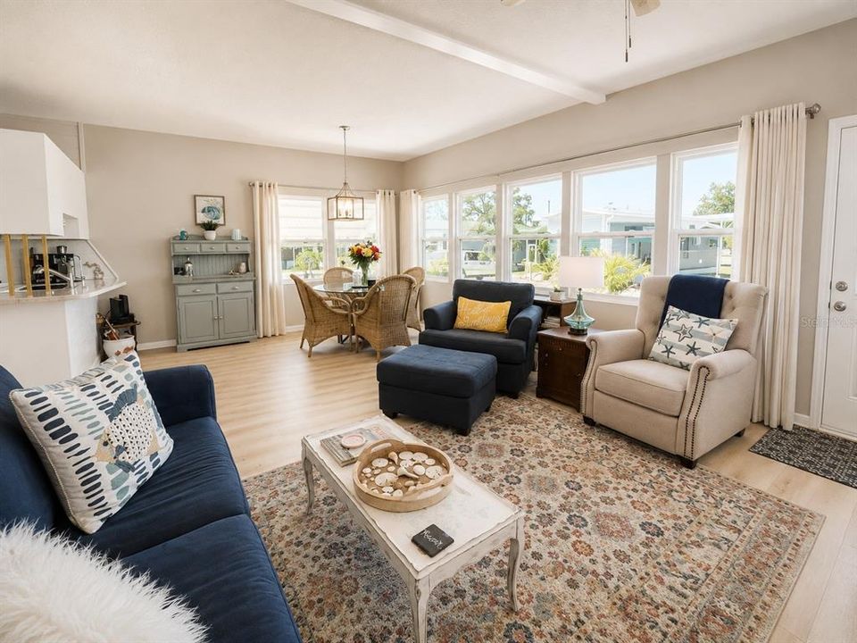For Sale: $185,000 (2 beds, 2 baths, 1014 Square Feet)