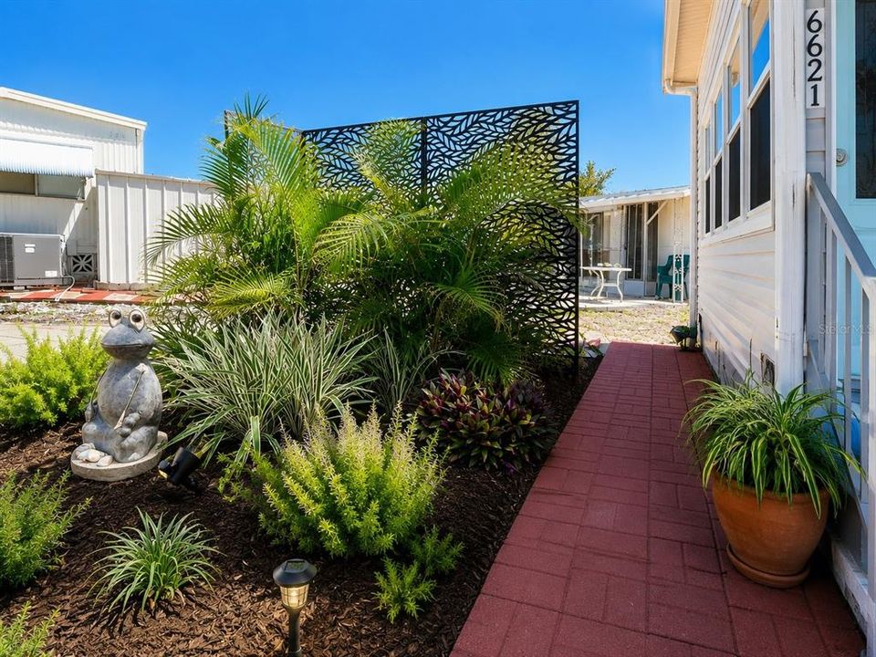 For Sale: $185,000 (2 beds, 2 baths, 1014 Square Feet)