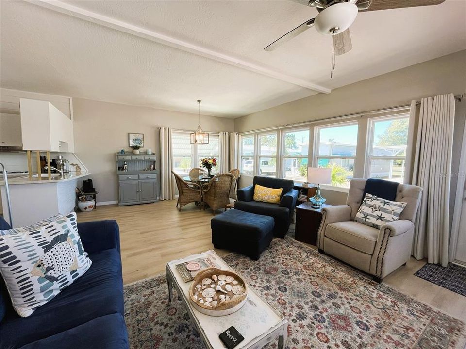 For Sale: $185,000 (2 beds, 2 baths, 1014 Square Feet)