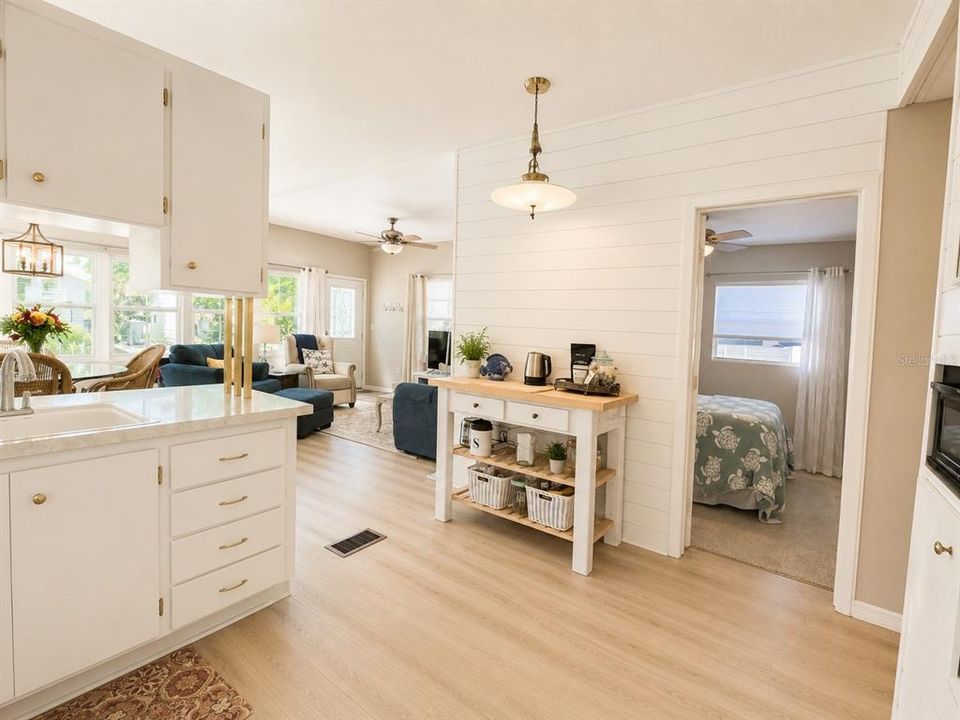 For Sale: $185,000 (2 beds, 2 baths, 1014 Square Feet)