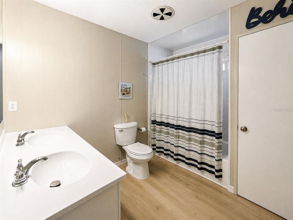 For Sale: $185,000 (2 beds, 2 baths, 1014 Square Feet)