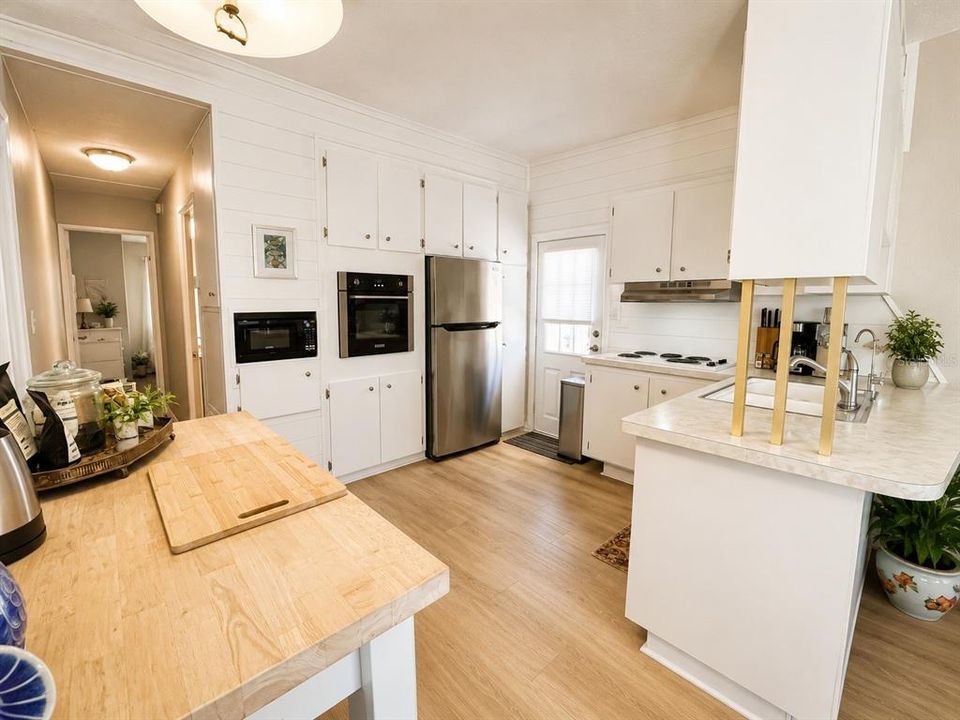 For Sale: $185,000 (2 beds, 2 baths, 1014 Square Feet)