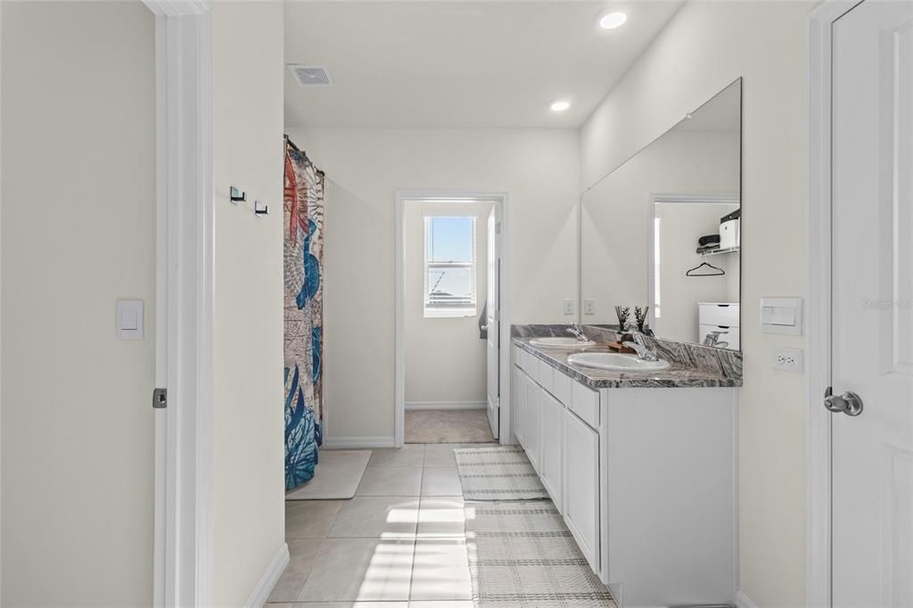 For Sale: $460,000 (5 beds, 3 baths, 2605 Square Feet)