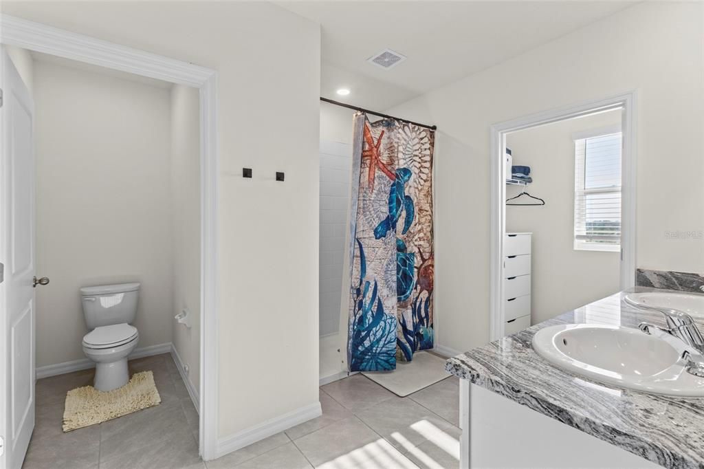 For Sale: $460,000 (5 beds, 3 baths, 2605 Square Feet)