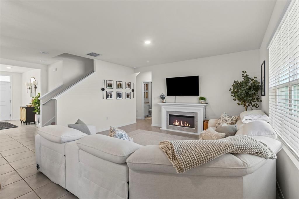 For Sale: $460,000 (5 beds, 3 baths, 2605 Square Feet)