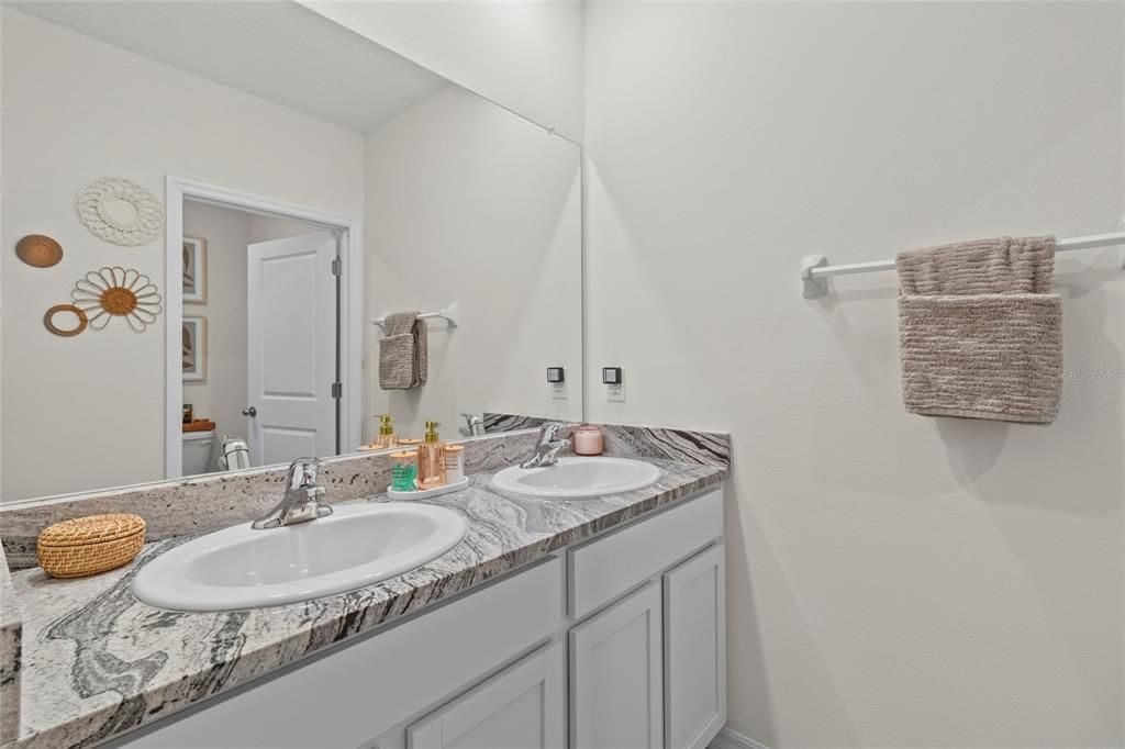 For Sale: $460,000 (5 beds, 3 baths, 2605 Square Feet)