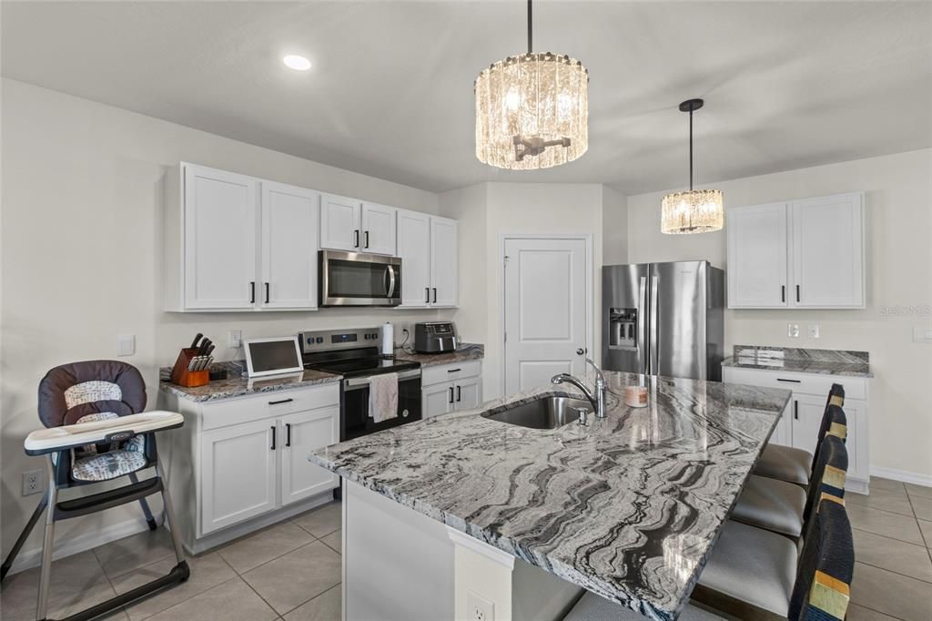 For Sale: $460,000 (5 beds, 3 baths, 2605 Square Feet)