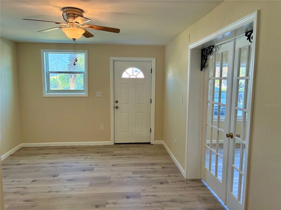 For Sale: $689,000 (3 beds, 2 baths, 1672 Square Feet)