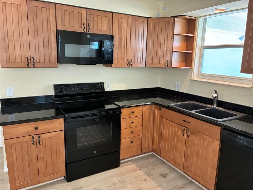 For Sale: $689,000 (3 beds, 2 baths, 1672 Square Feet)