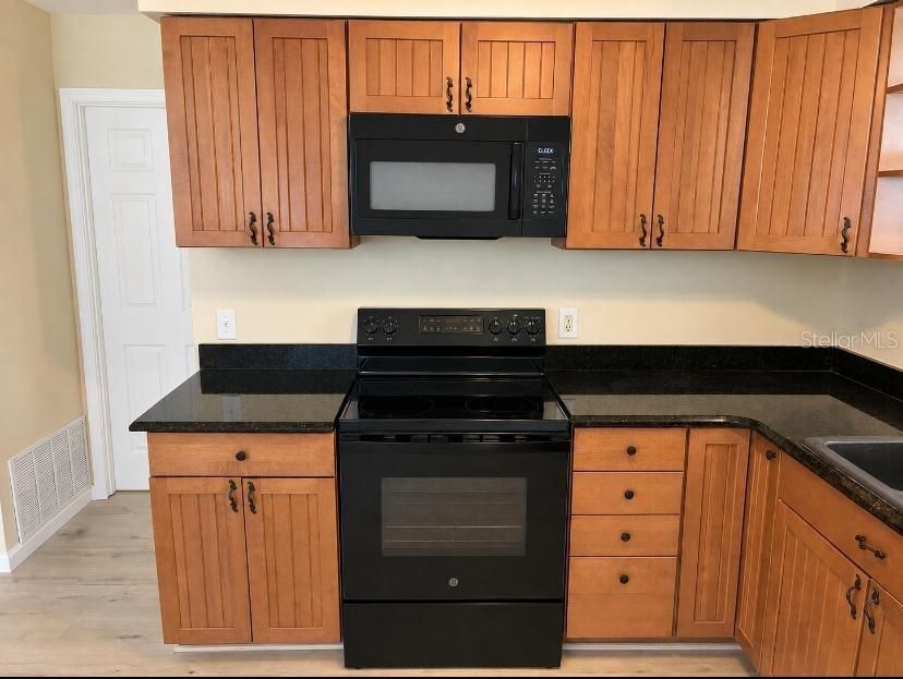 For Sale: $689,000 (3 beds, 2 baths, 1672 Square Feet)