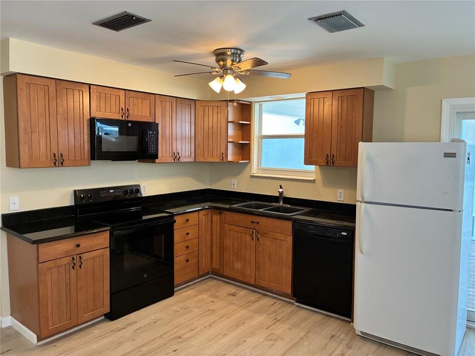 For Sale: $689,000 (3 beds, 2 baths, 1672 Square Feet)