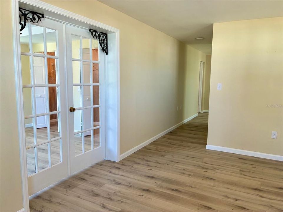 For Sale: $689,000 (3 beds, 2 baths, 1672 Square Feet)
