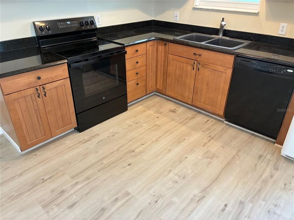 For Sale: $689,000 (3 beds, 2 baths, 1672 Square Feet)