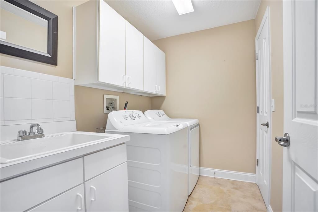 For Sale: $829,000 (4 beds, 3 baths, 2540 Square Feet)