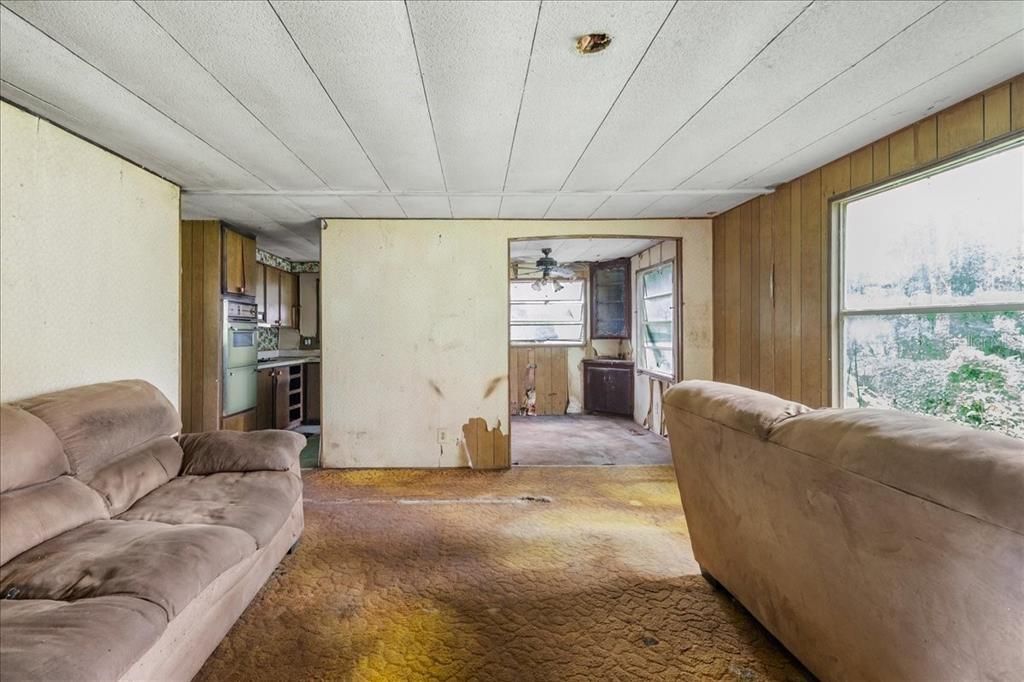 For Sale: $39,900 (2 beds, 1 baths, 864 Square Feet)