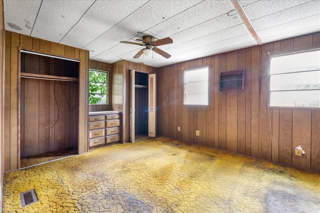 For Sale: $39,900 (2 beds, 1 baths, 864 Square Feet)