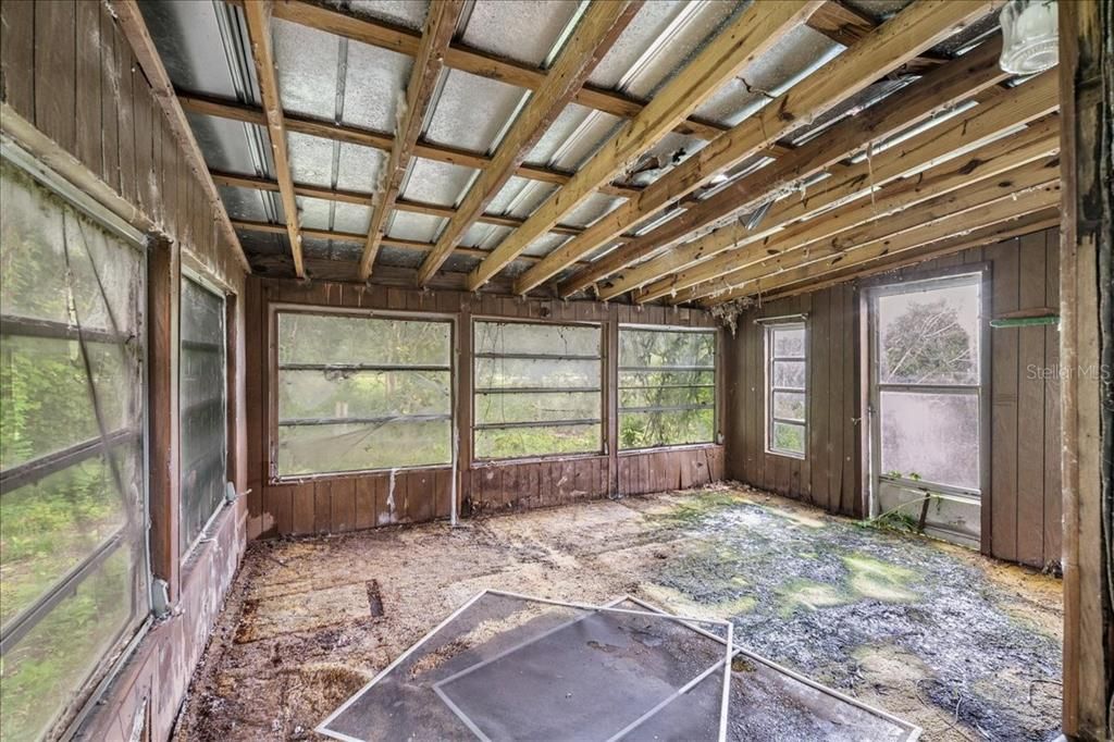 For Sale: $39,900 (2 beds, 1 baths, 864 Square Feet)