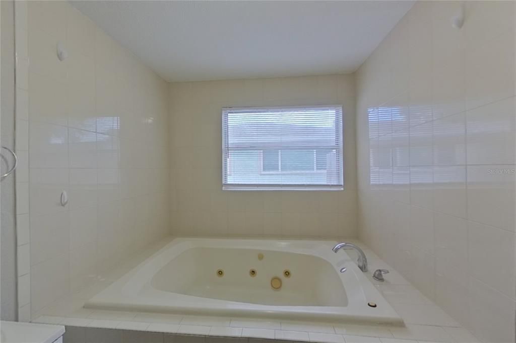 For Rent: $2,279 (3 beds, 2 baths, 1640 Square Feet)