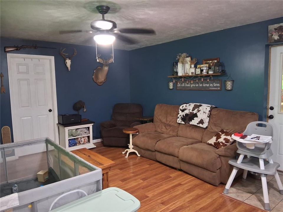 For Sale: $310,000 (1 beds, 1 baths, 512 Square Feet)