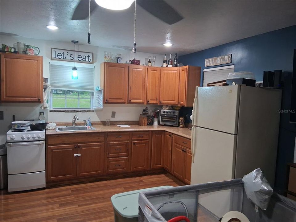 For Sale: $310,000 (1 beds, 1 baths, 512 Square Feet)
