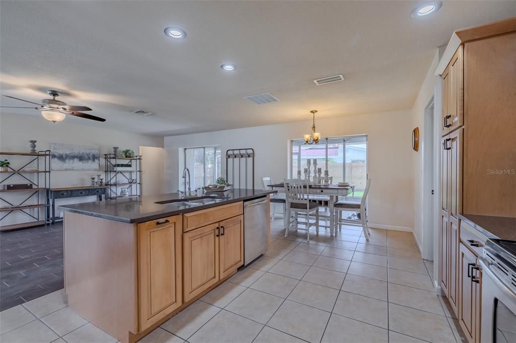 For Sale: $340,000 (3 beds, 2 baths, 1563 Square Feet)