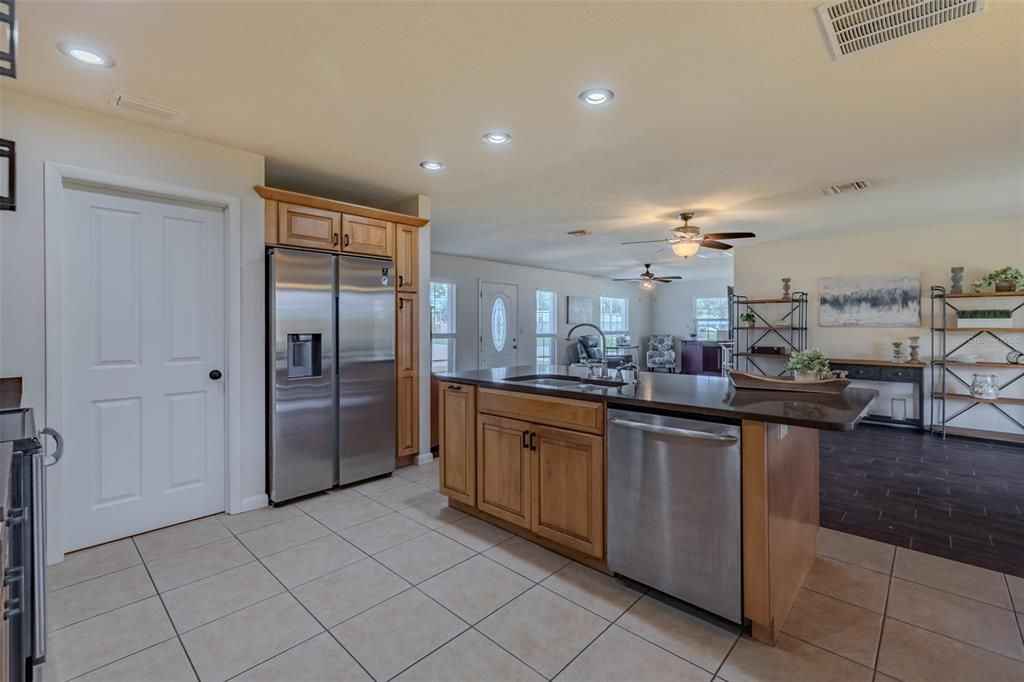For Sale: $340,000 (3 beds, 2 baths, 1563 Square Feet)