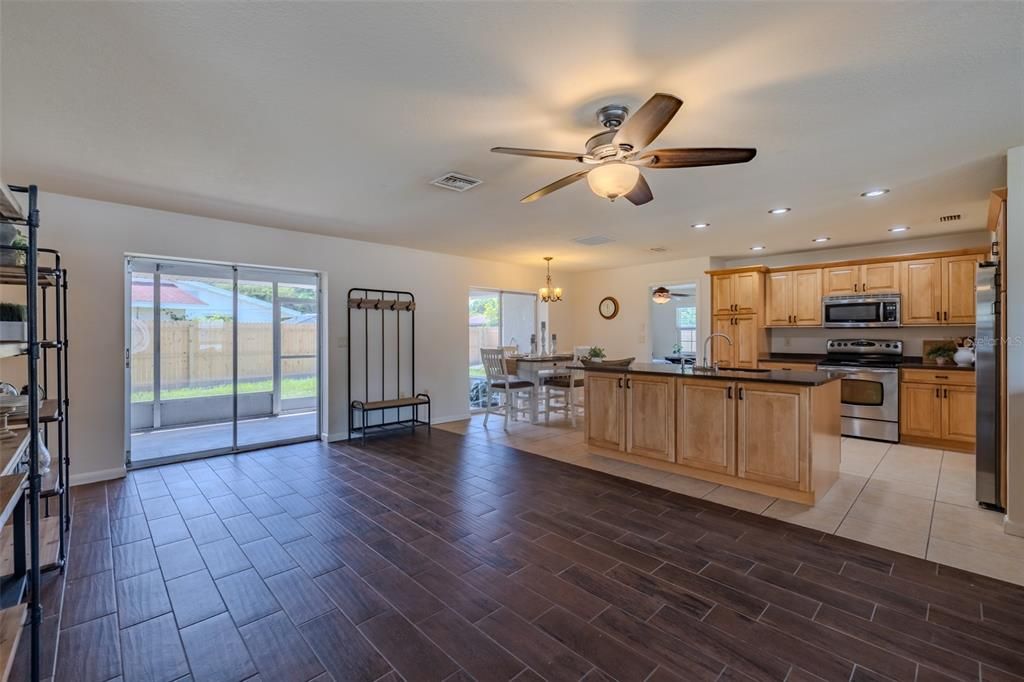 For Sale: $340,000 (3 beds, 2 baths, 1563 Square Feet)
